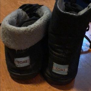 TOMS insulated boots